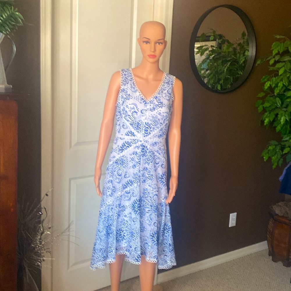 Women’s dress Size 8 lace styled with eyelet detail